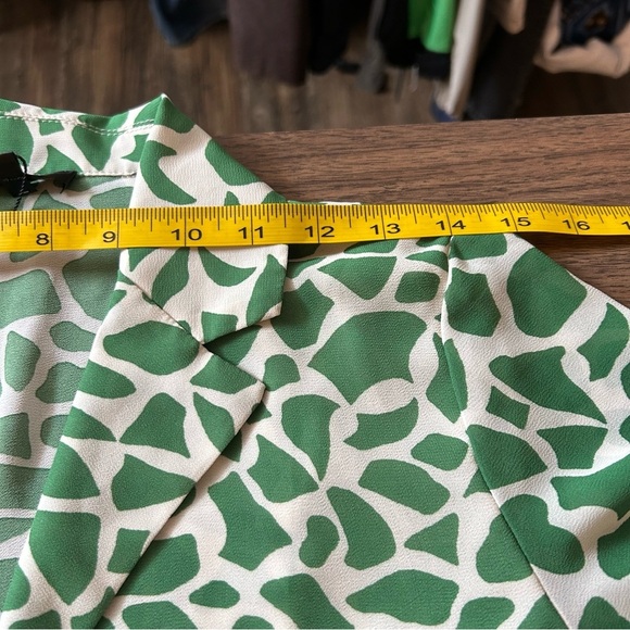 NWOT Dynamite Raglan Tie Wrap Blouse Beige/White Funky Bell Sleeve Size XS - Picture 7 of 10